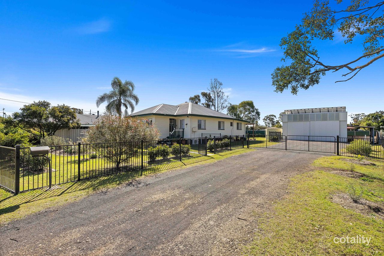 32 Cunliffe St, Oakey, QLD 4401