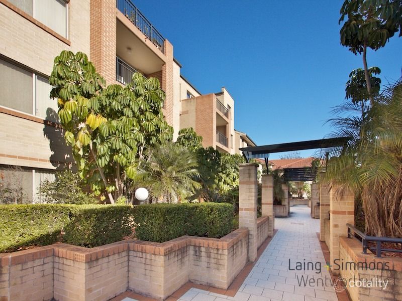 18/2 Conie Ave, Baulkham Hills, NSW 2153