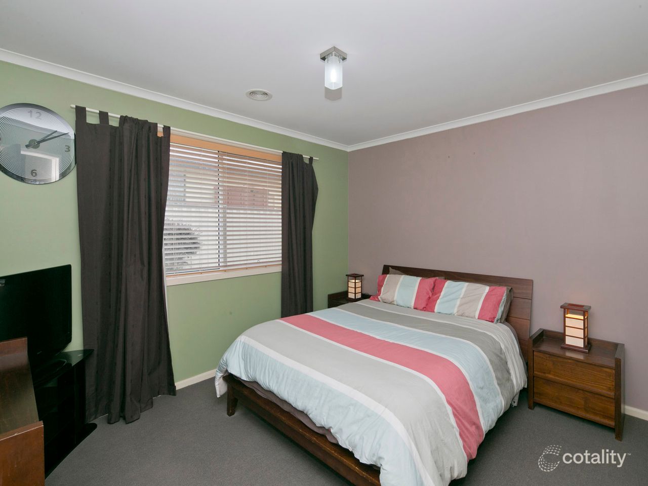 2 Hanrahan Cres, Dunlop, ACT 2615