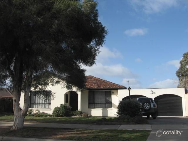 8 Bradford Ave, Greenvale, VIC 3059