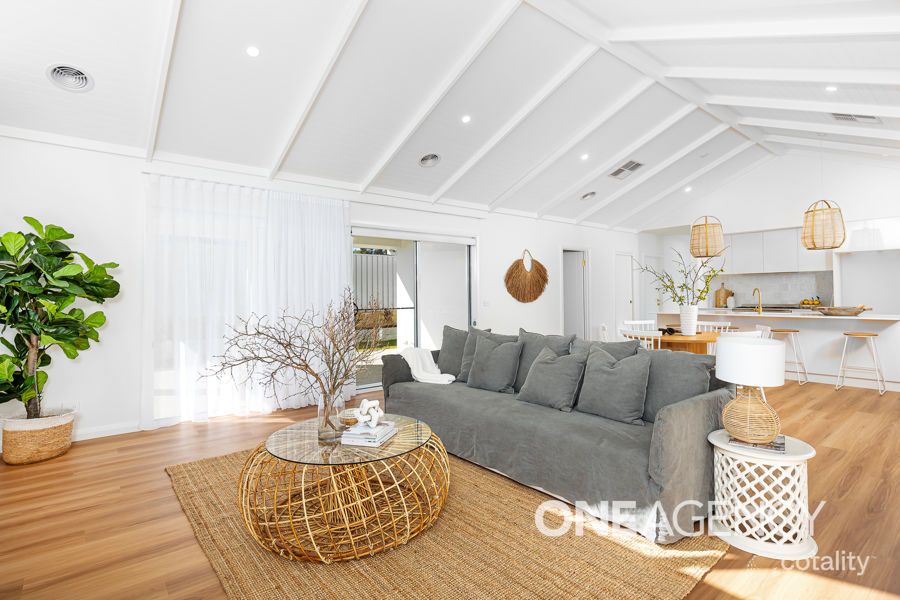 27 Bondi Cres, Gobbagombalin, NSW 2650