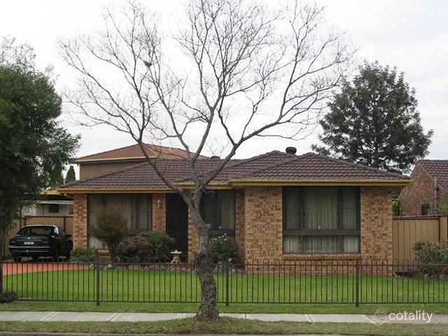 33 Arrowhead Rd, Greenfield Park, NSW 2176