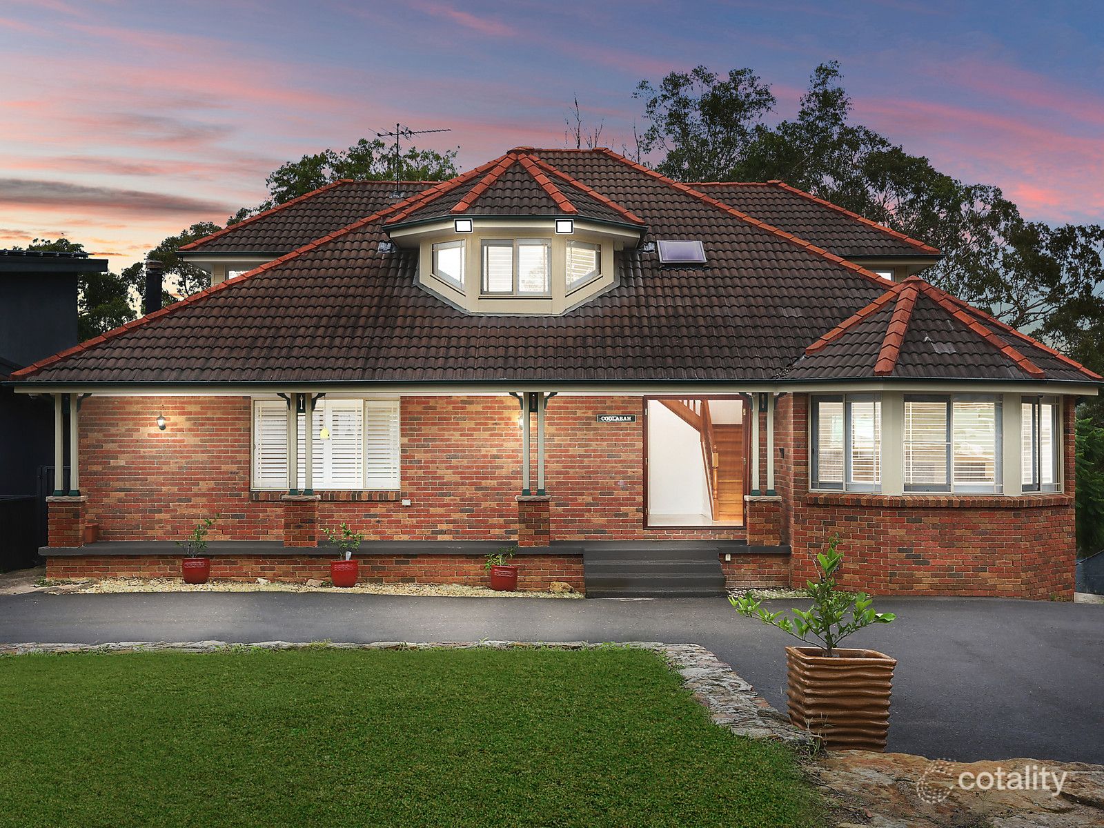 888 Henry Lawson Dr, Picnic Point, NSW 2213