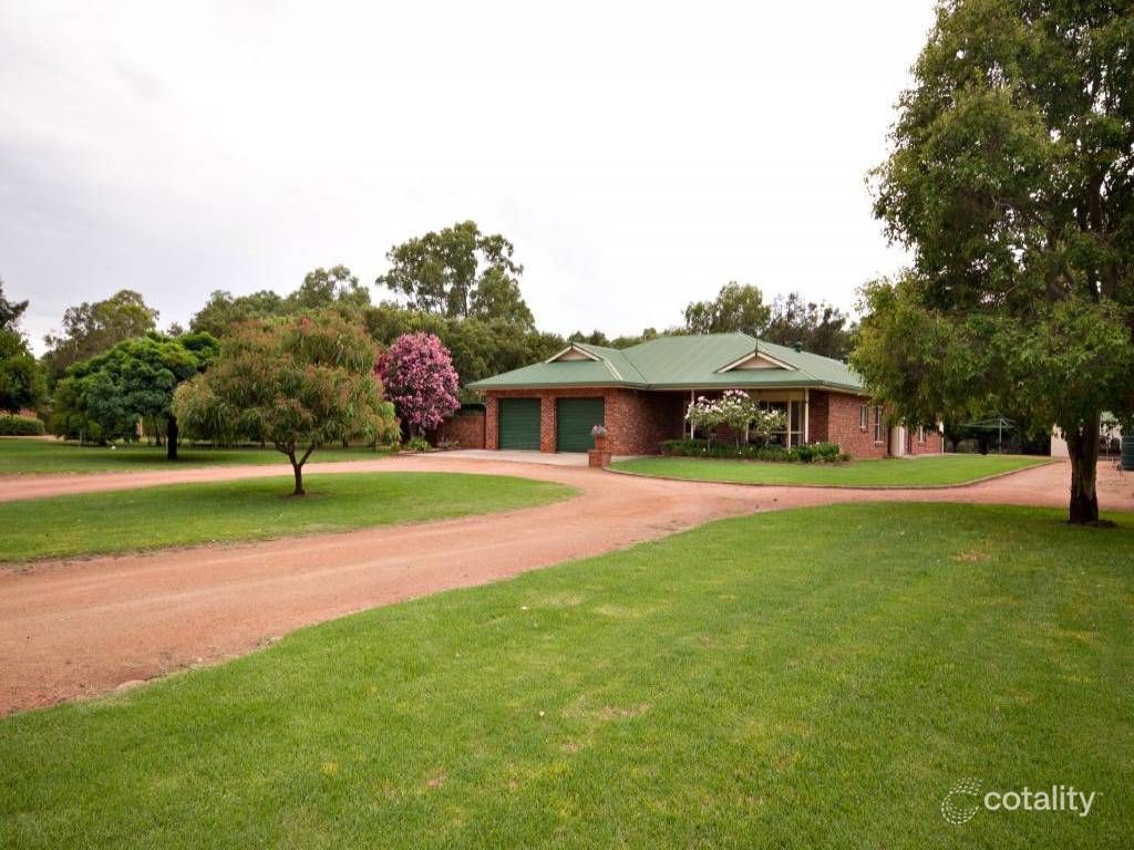 82 Warren Rd, Narromine, NSW 2821
