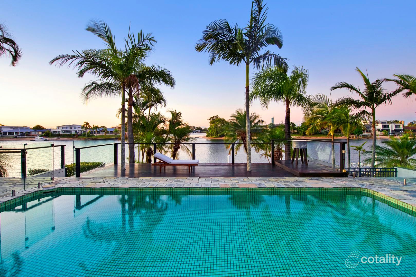 68 Waitomo St, Broadbeach Waters, QLD 4218