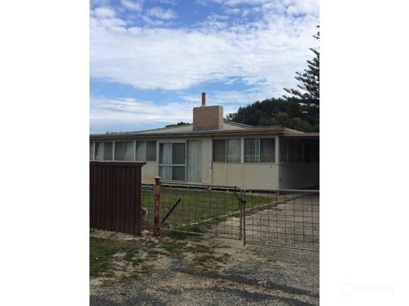 6 Wedge Ave, Lancelin, WA 6044