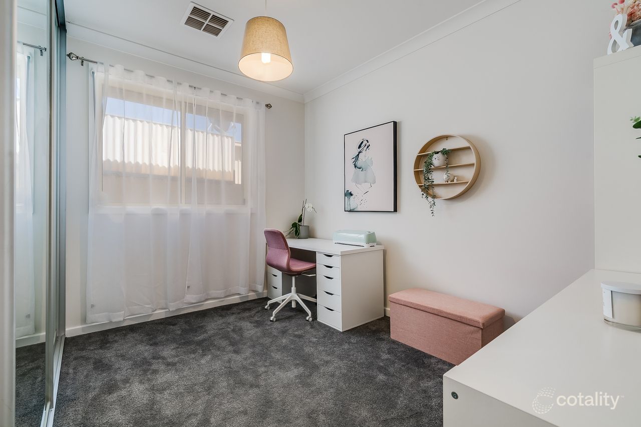 25 Broadford Cres, Findon, SA 5023