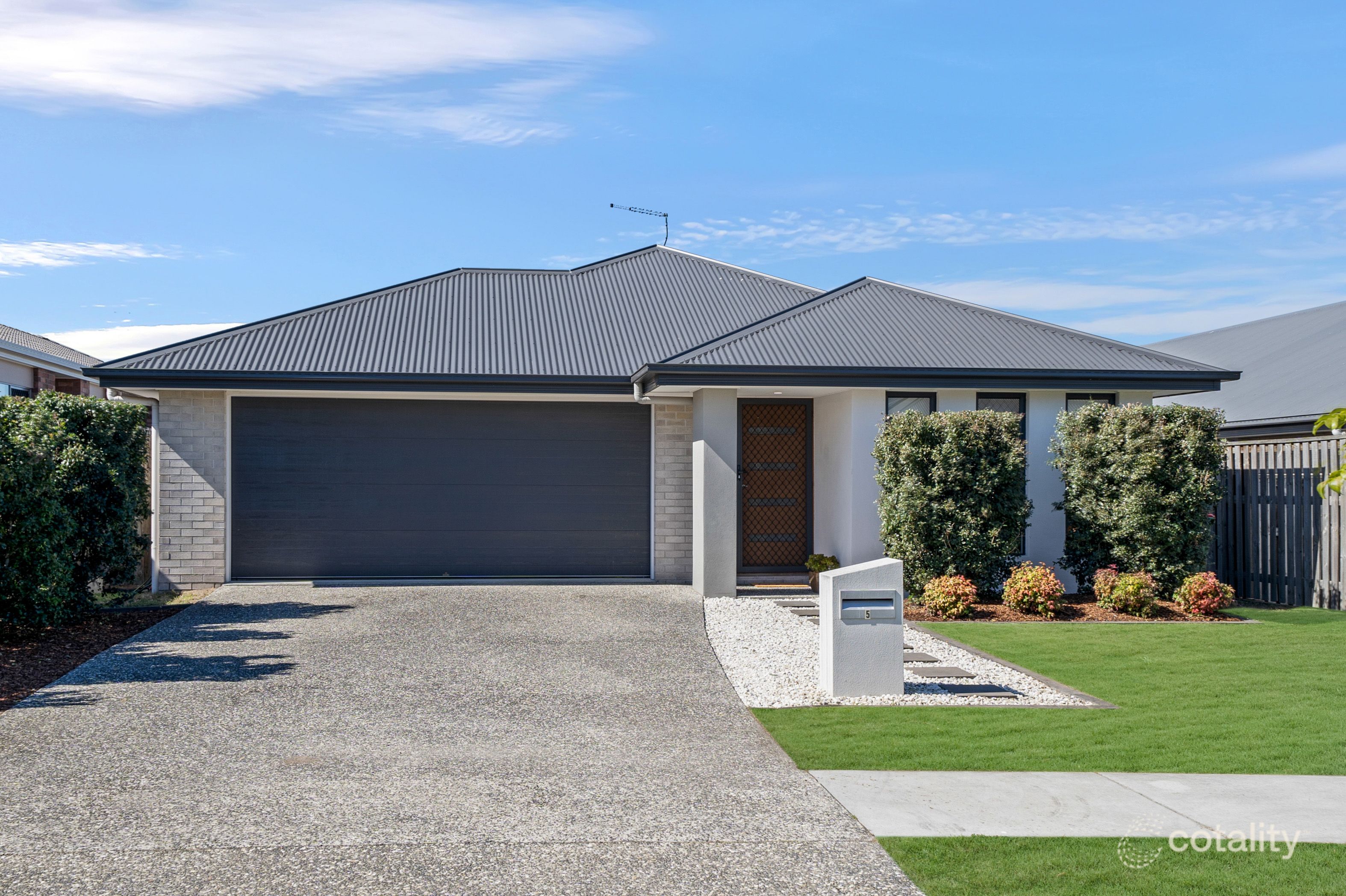 5 Embleton Rd, Park Ridge, QLD 4125