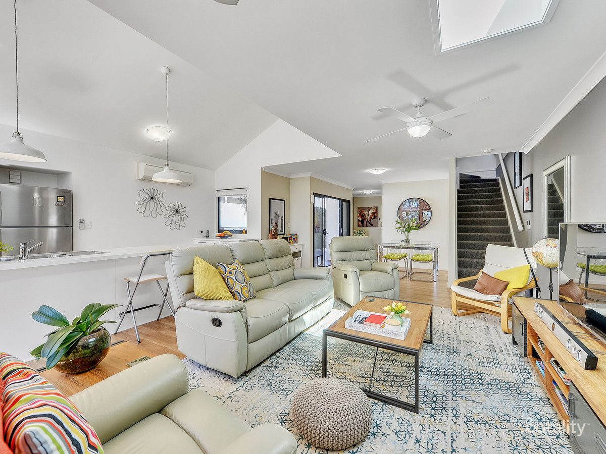 56 Greenway Cct, Mount Ommaney, QLD 4074