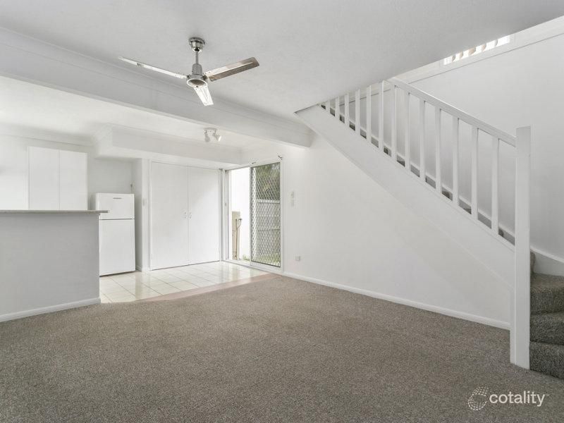 8/2 St Kevins Ave, Benowa, QLD 4217