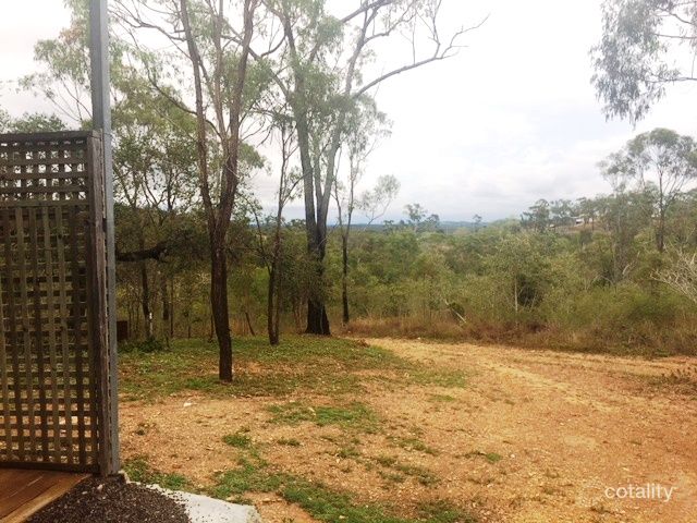 40 Robertson Rd, Mount Larcom, QLD 4695