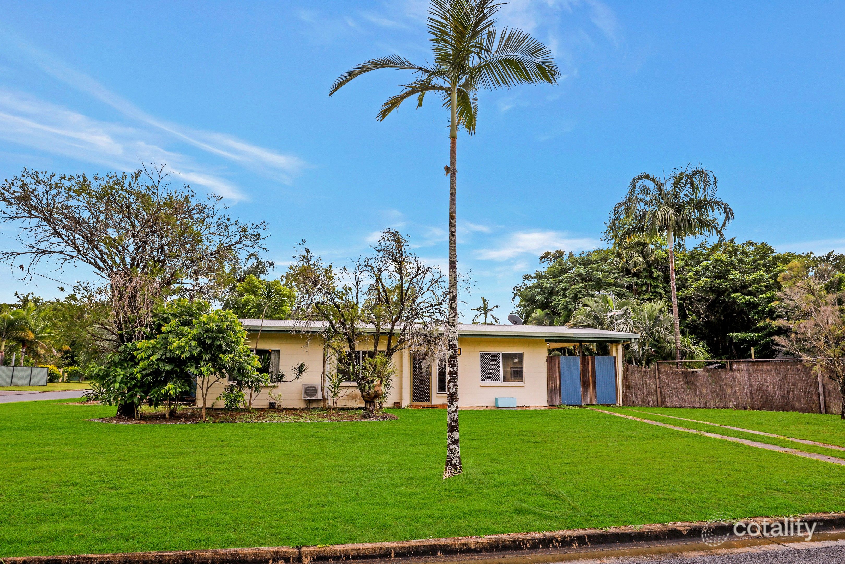 2 Latrobe Cl, Trinity Park, QLD 4879