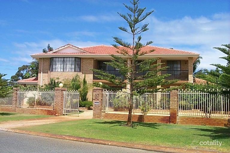 37 Lakeside Rd, Churchlands, WA 6018