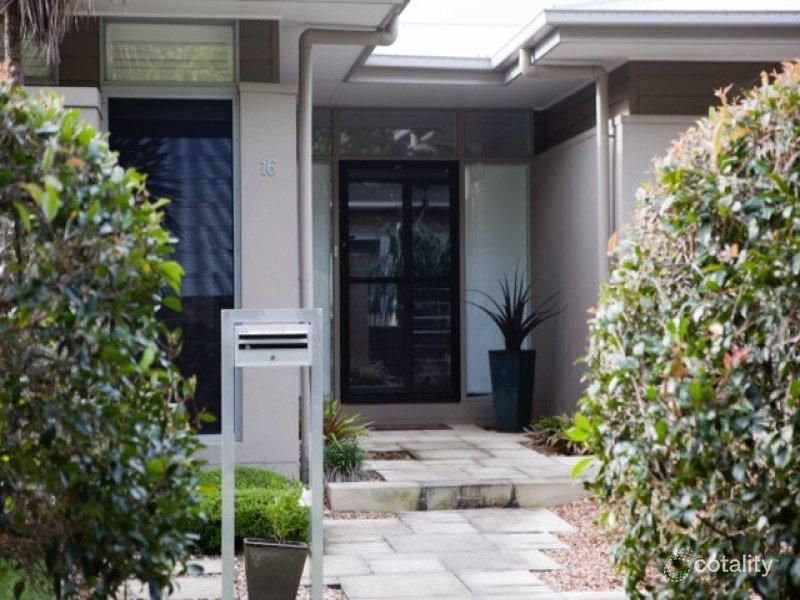 16 Torrens Cres, Wakerley, QLD 4154