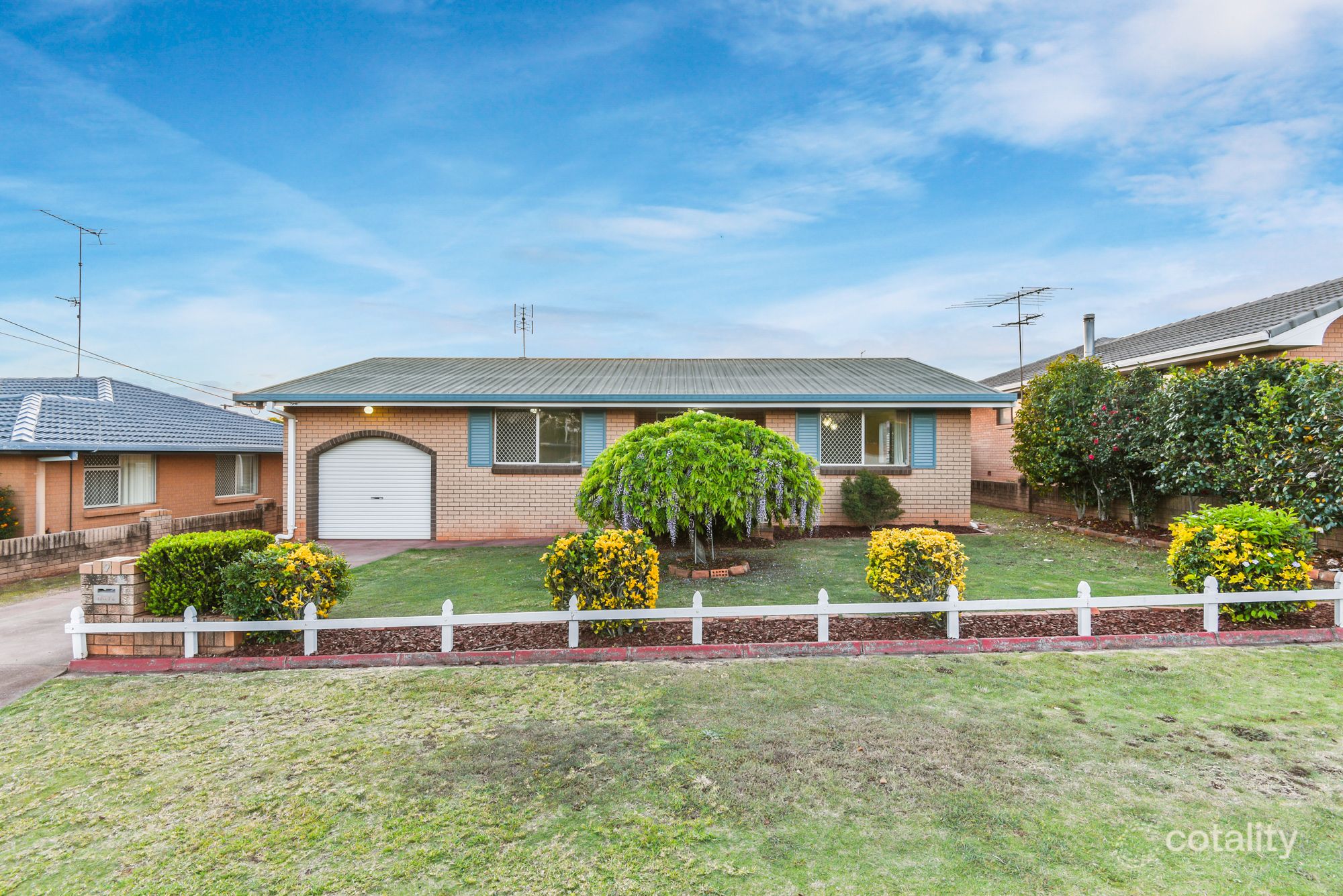 9 Hinton St, Wilsonton, QLD 4350