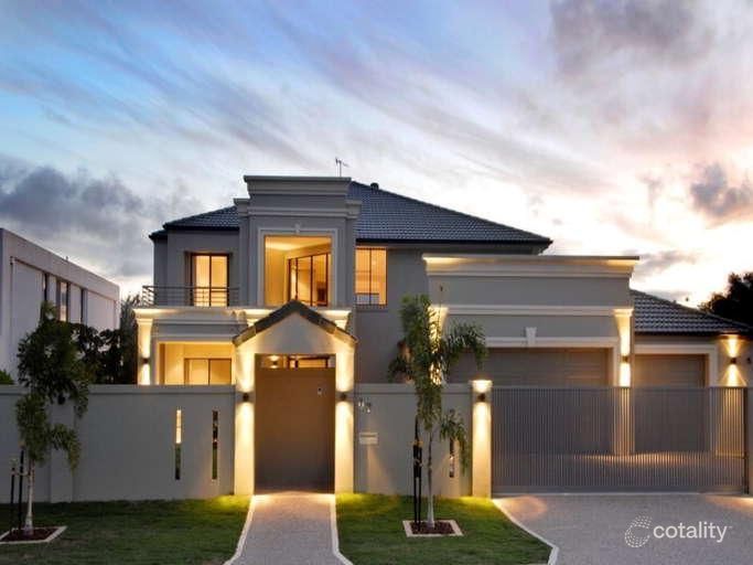 7 Sir Bruce Small Bvd, Benowa, QLD 4217