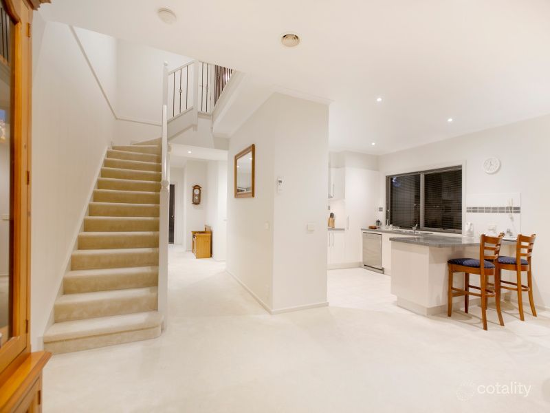 2 Hogan Cl, Bonbeach, VIC 3196