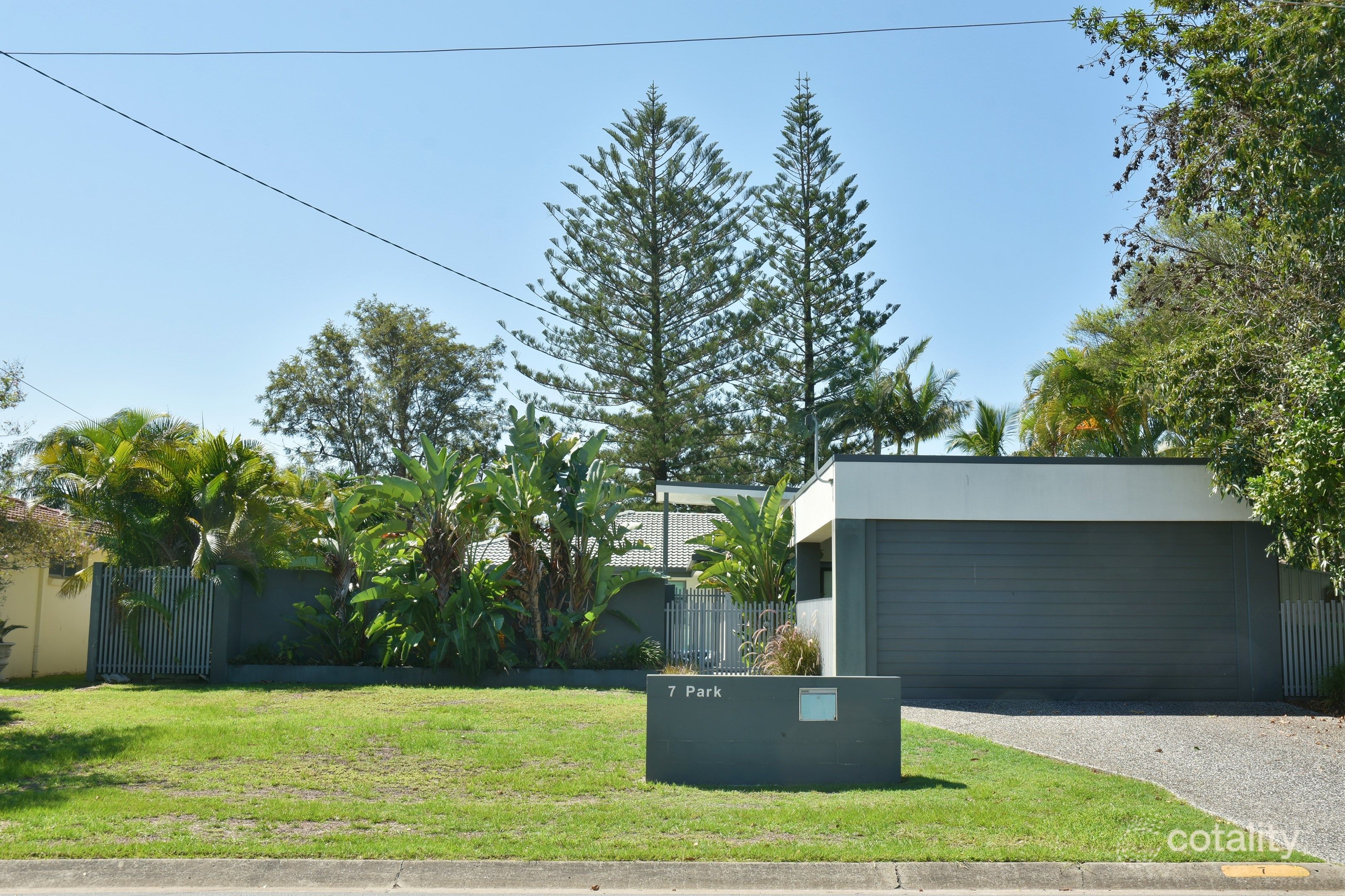 7 Park Ave, Broadbeach Waters, QLD 4218