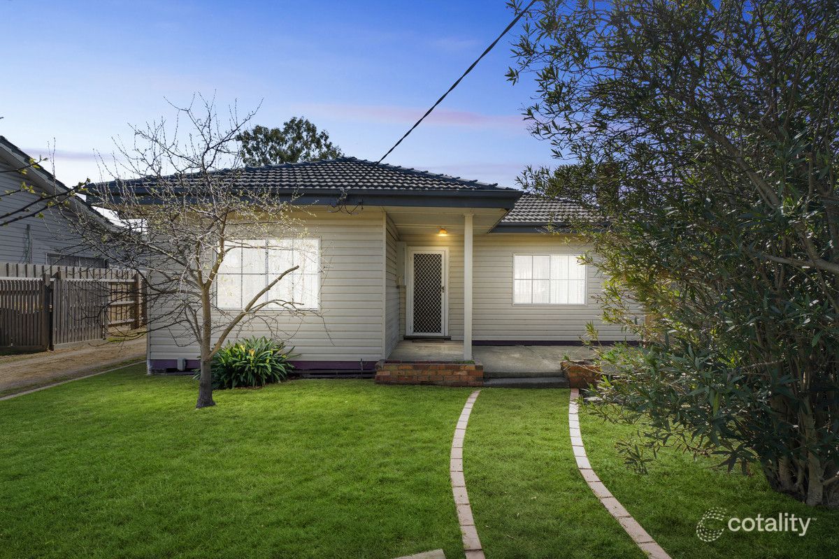 13 Maffra Rd, Heyfield, VIC 3858