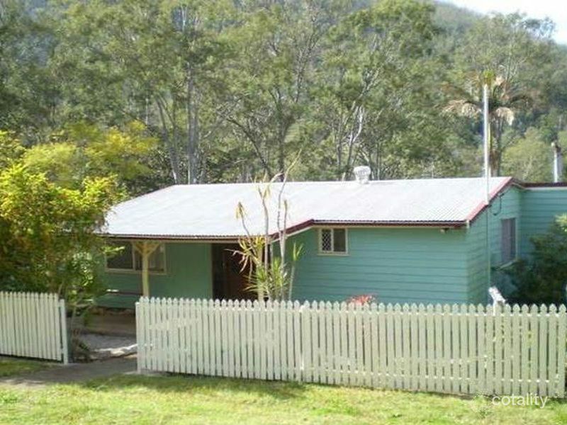 15 Gipps St, Somerset Dam, QLD 4312