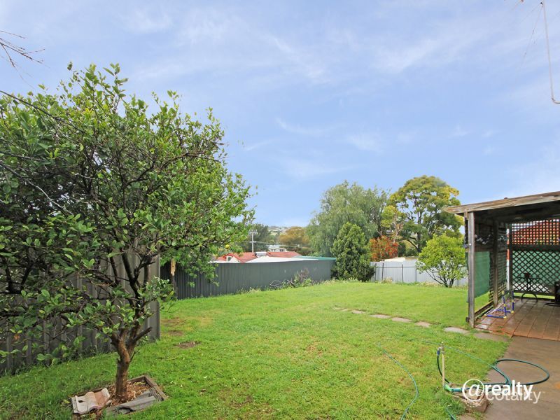 16 Lismore Cres, Huntfield Heights, SA 5163