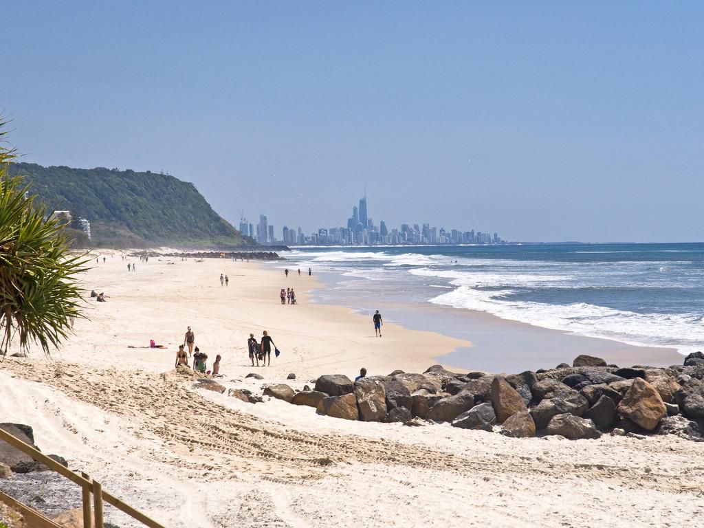 22 Kalmia Ct, Elanora, QLD 4221