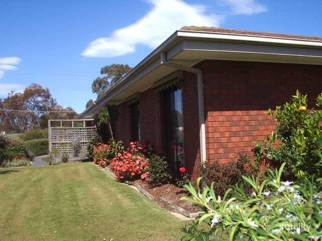 25 Waratah Ave, Paynesville, VIC 3880