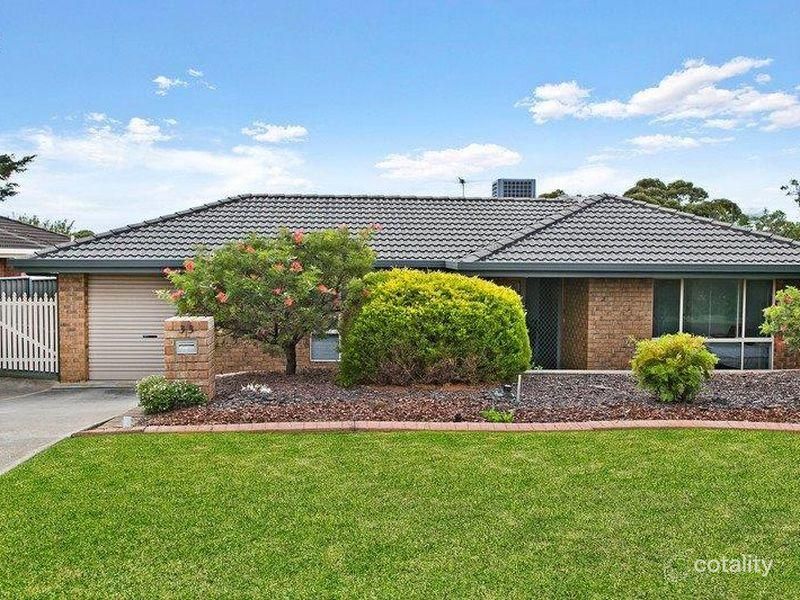 33 Sir James Hardy Way, Woodcroft, SA 5162