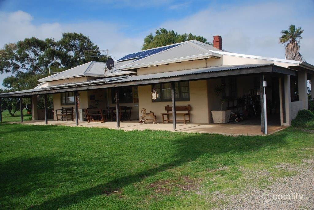 17 Reynolds Rd, South Greenough, WA 6528