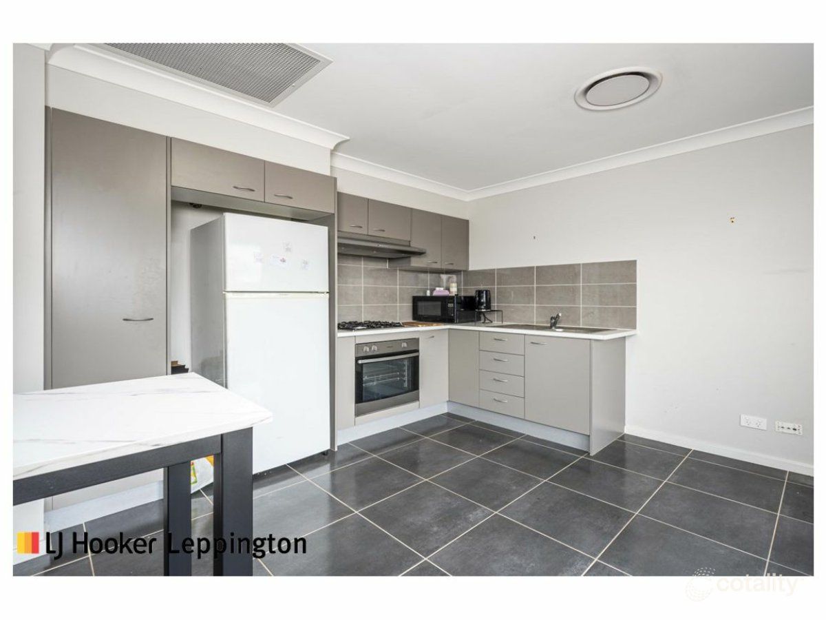 6b Oaklands Cct, Gregory Hills, NSW 2557