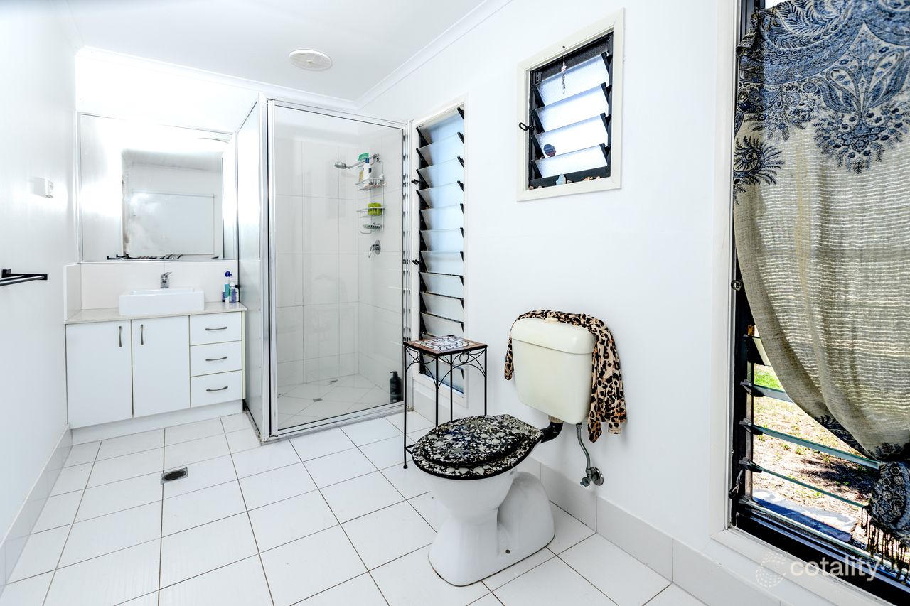 27 Taylor St, Tully Heads, QLD 4854