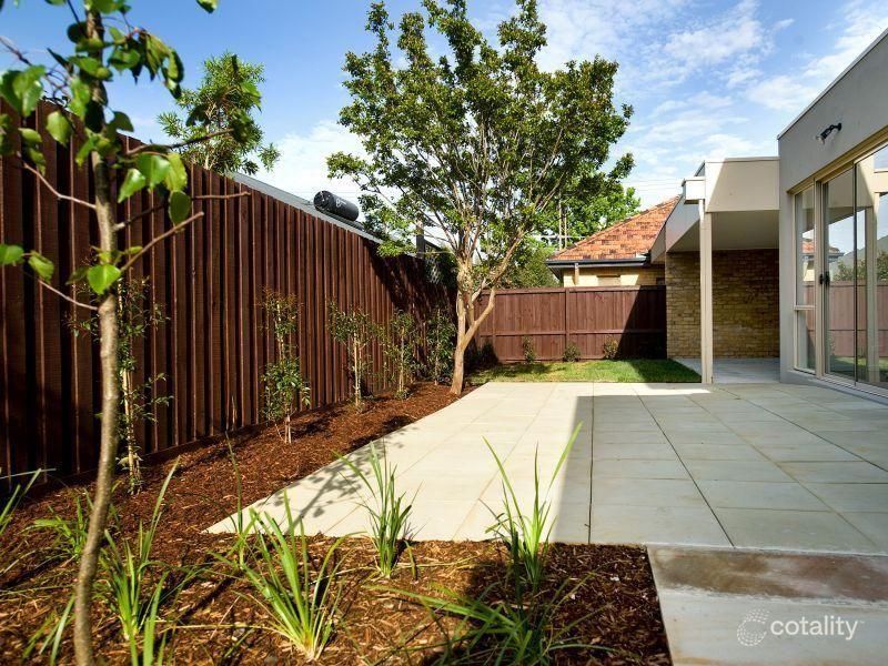 2/18 Mernda Ave, Ashburton, VIC 3147