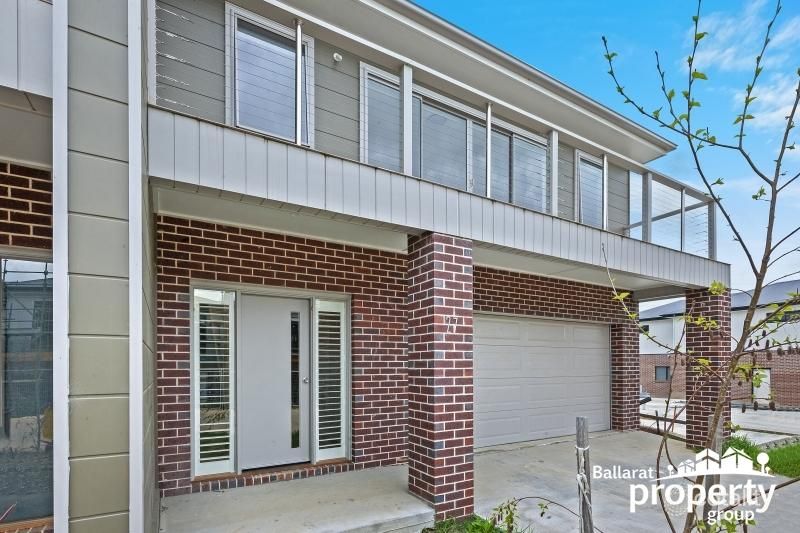 27 Lucia Cres, Mount Clear, VIC 3350