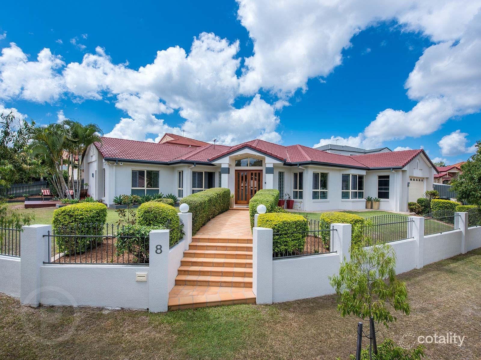 8 Barnstos Pl, Carindale, QLD 4152