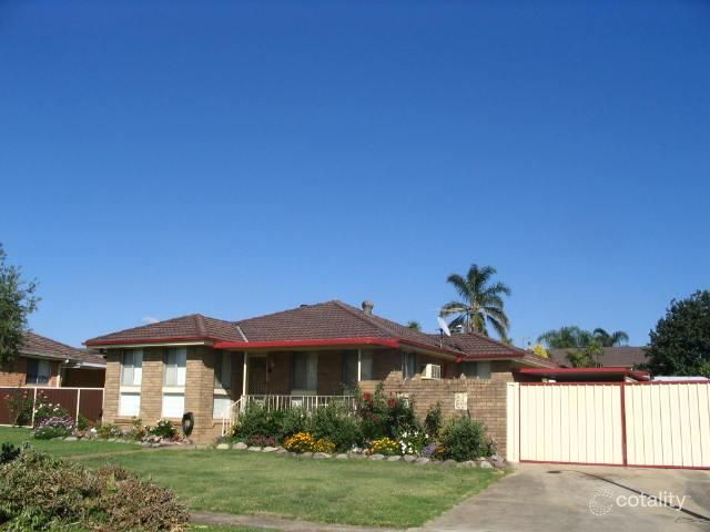 11 Stromlo St, Bossley Park, NSW 2176