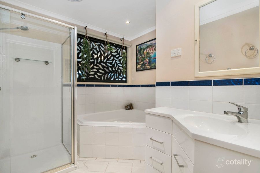 2a Pethard Pl, Golden Square, VIC 3555