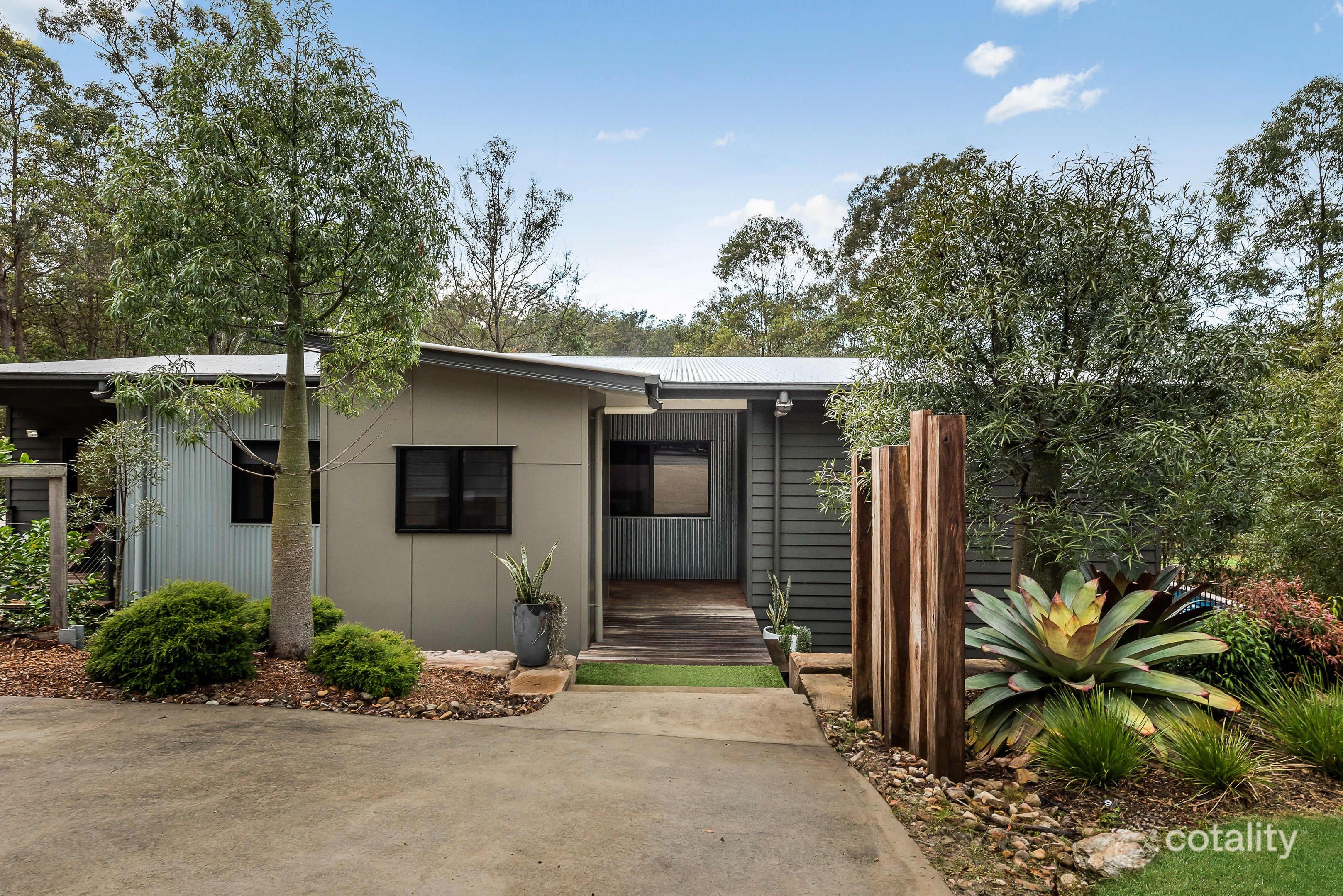 23-27 Mccausland Ct, Clear Mountain, QLD 4500