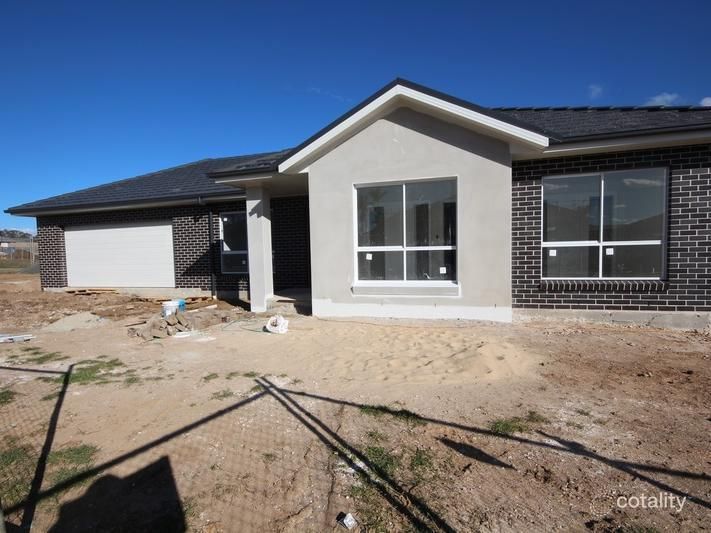 1 Frank St, The Oaks, NSW 2570