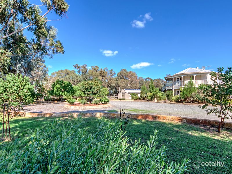 72 Country Dr, Oakford, WA 6121