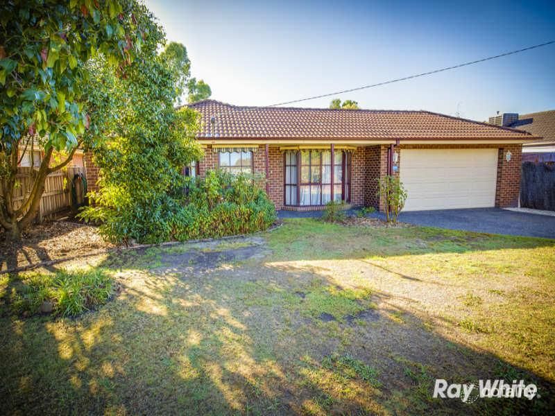 40 Dunbarton Dr, Pakenham, VIC 3810
