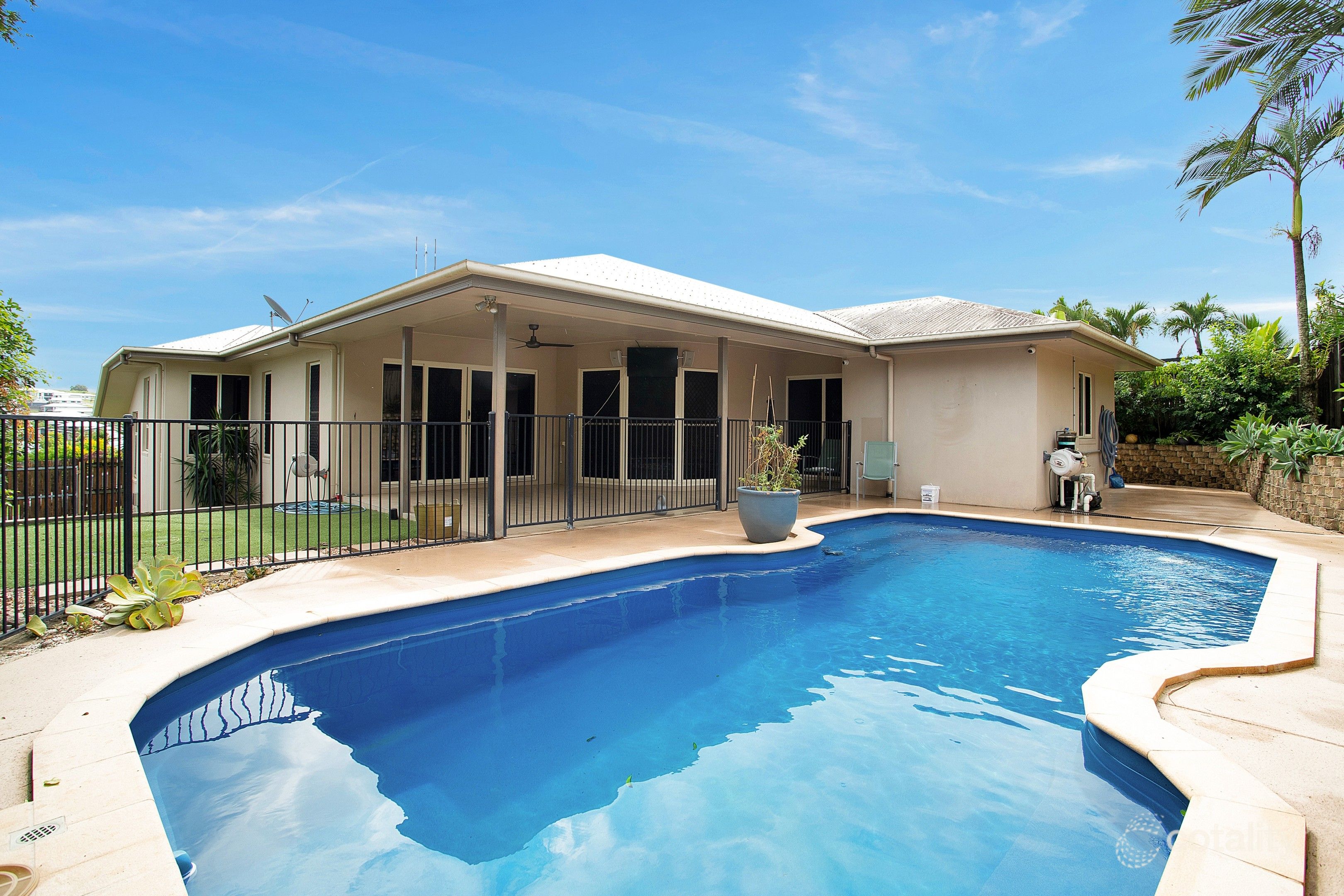 7 Gillies Ct, Rural View, QLD 4740