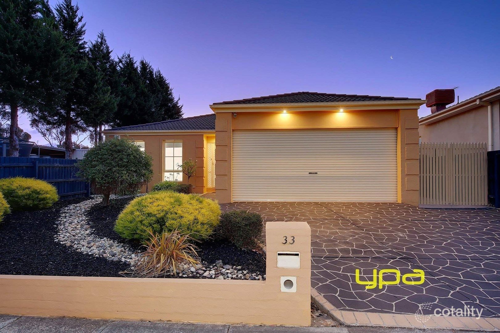 33 Mckenzie Cres, Roxburgh Park, VIC 3064