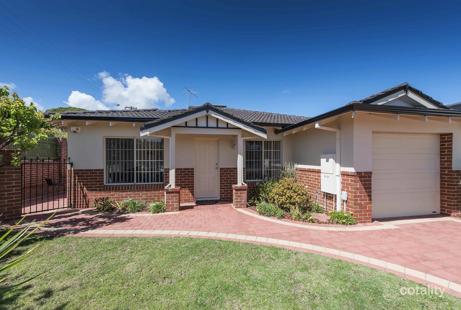 8a Phillips Gr, Innaloo, WA 6018