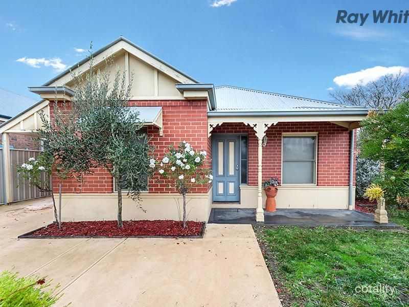 16 Squires Ct, Caroline Springs, VIC 3023