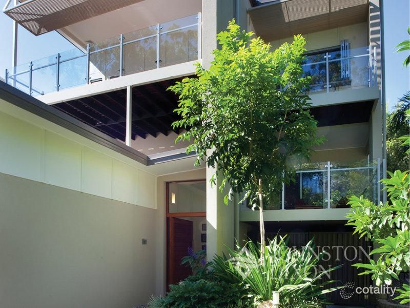 18 Mervyn Gr, St Lucia, QLD 4067