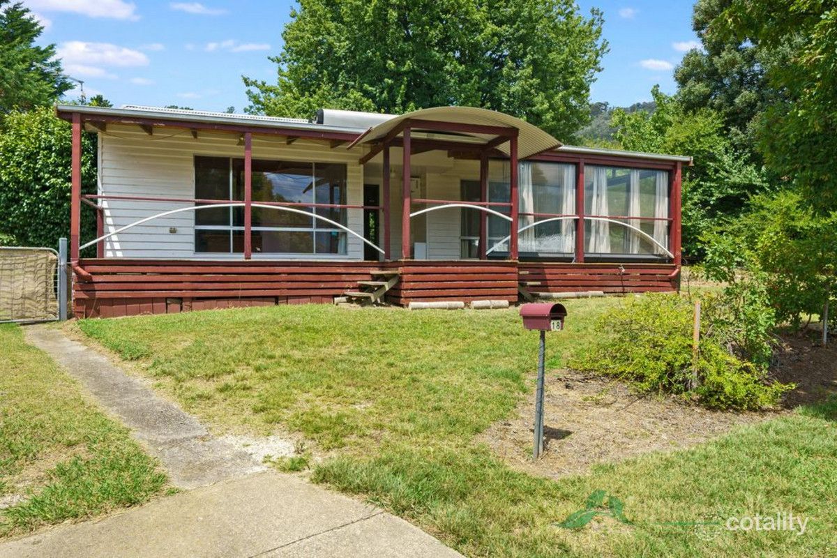 18 Mountain Ave, Mount Beauty, VIC 3699