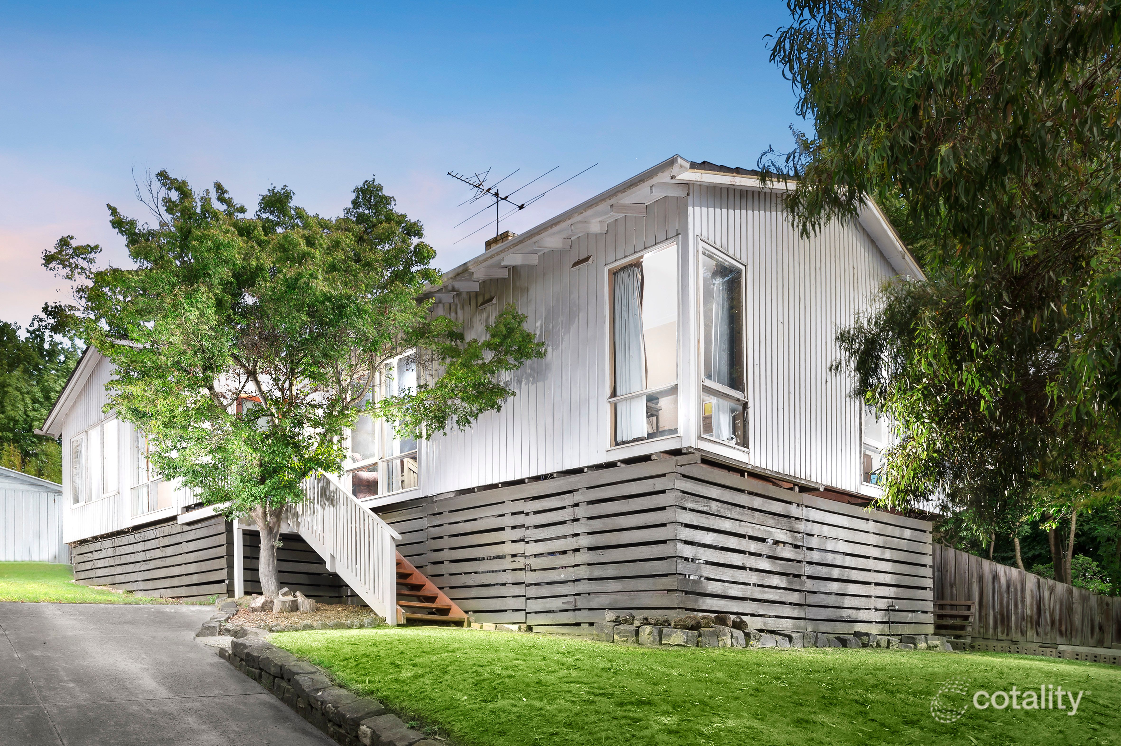 4 Jonathan Ave, Burwood East, VIC 3151