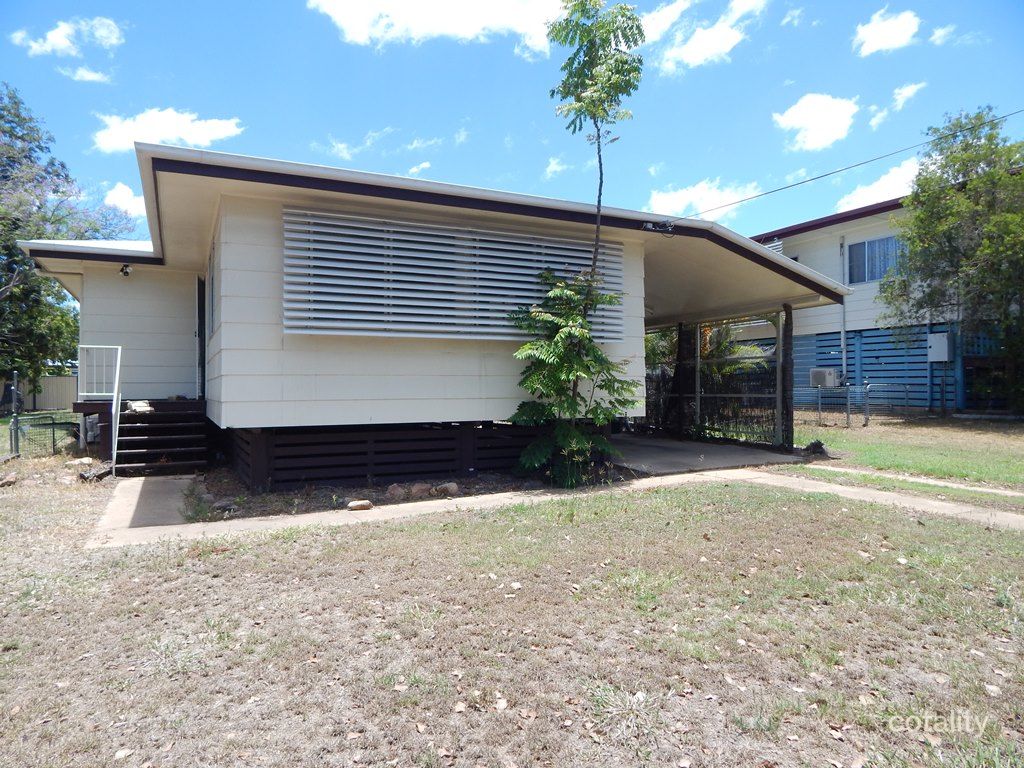 4 Yeates Cres, Dysart, QLD 4745