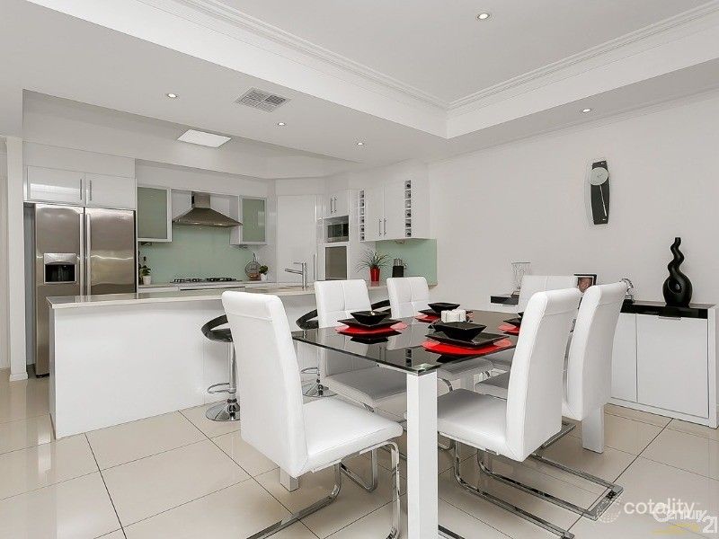 30b Lomond Cct, Mawson Lakes, SA 5095