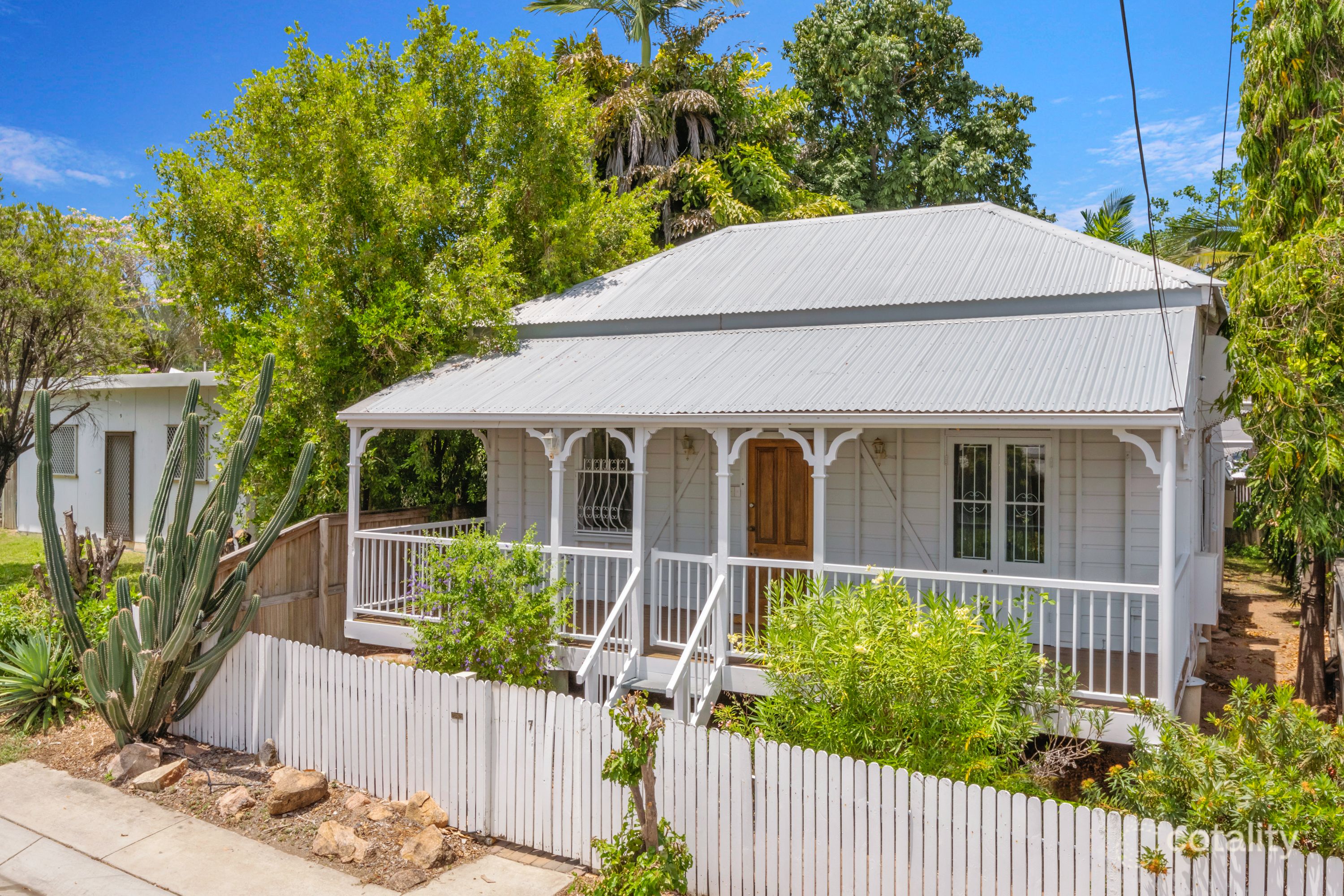 7 Maryvale St, West End, QLD 4810